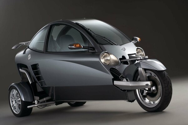 Voiture-moto dans un tricycle