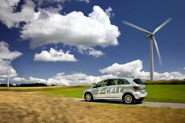 Prova a guidare una Mercedes verso le nuvole