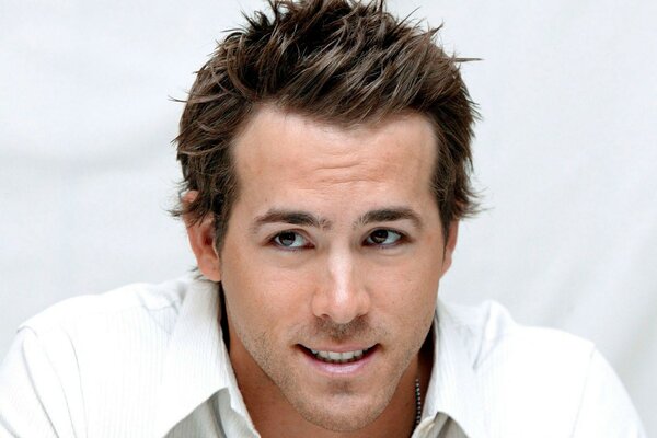 El actor Ryan Reynolds de los x-Men