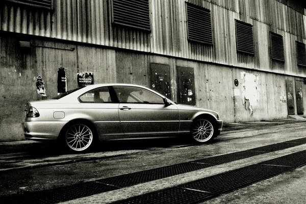 Black and white photo of BMW 3serias