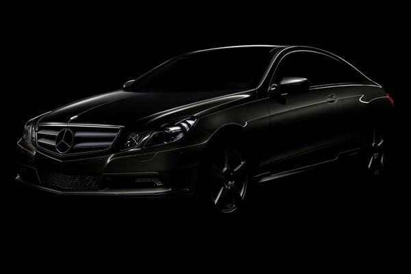 Coupé mercedes - benz classe e nera