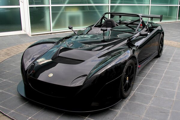 Lotus is always an ogre, style, and sportiness, it is a legendary brand and the idea of this car is gorgeous