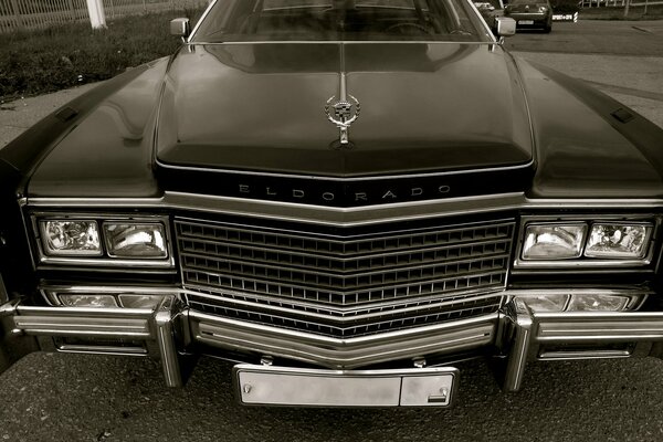 Vue de face de la cadillac eldorado 1978