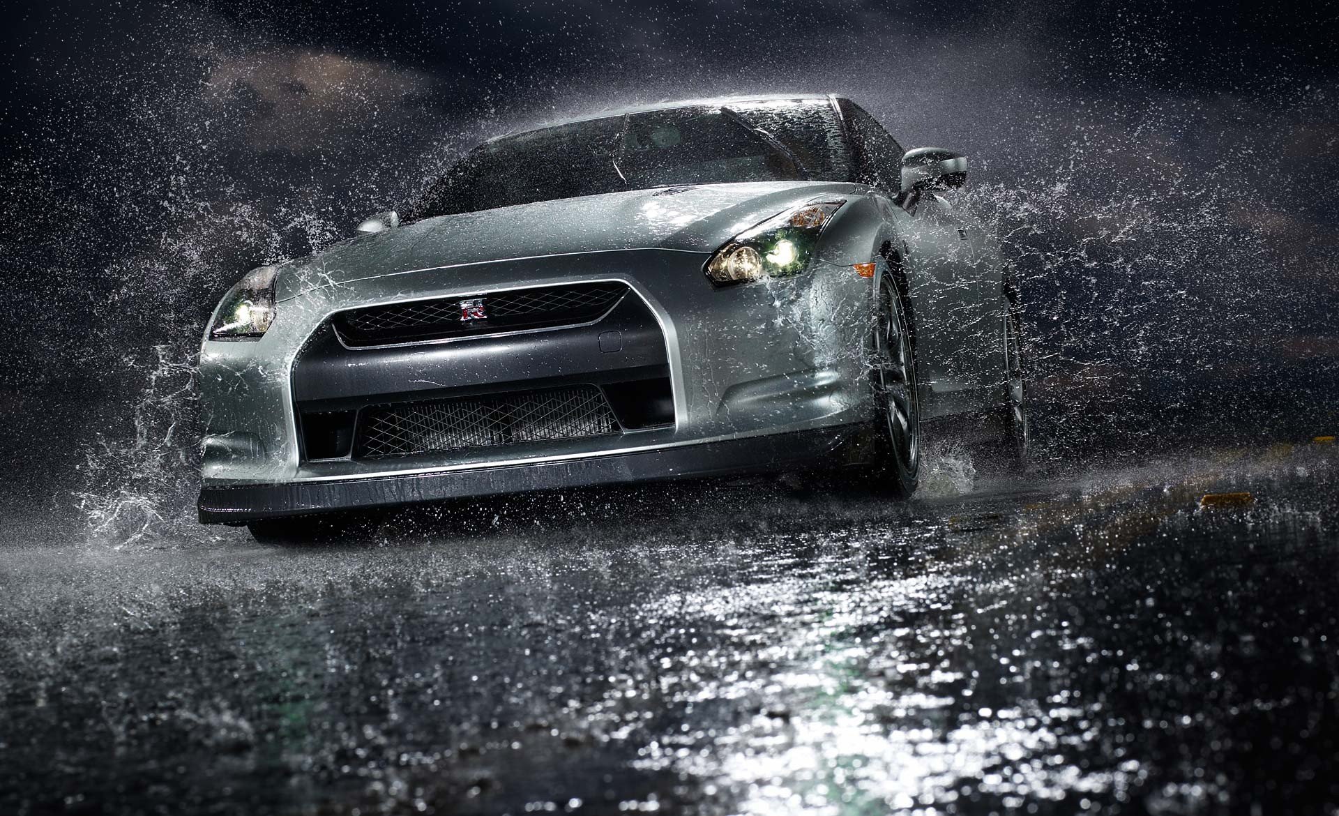 nissan gtr water