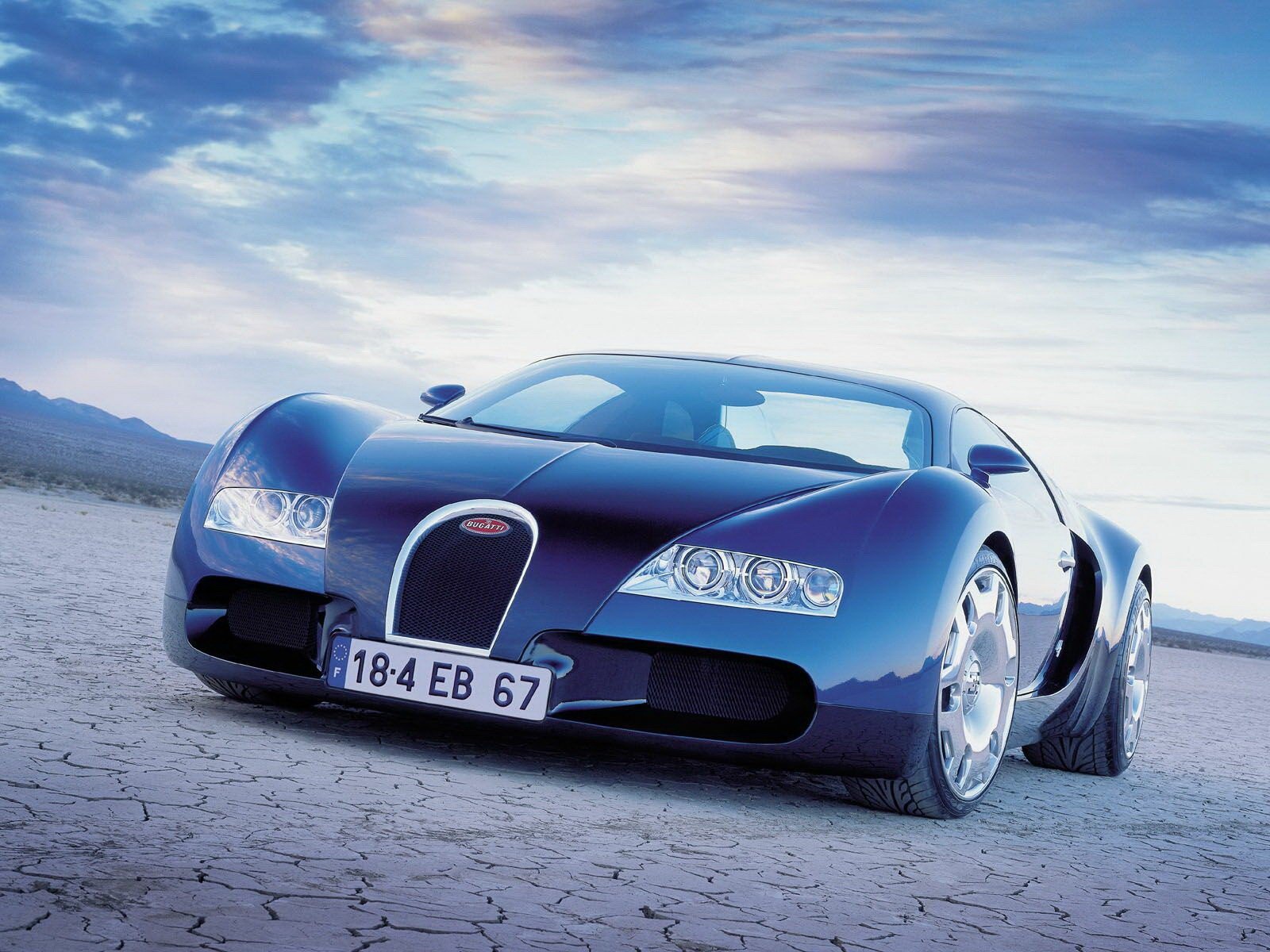 auto desierto bugatti azul