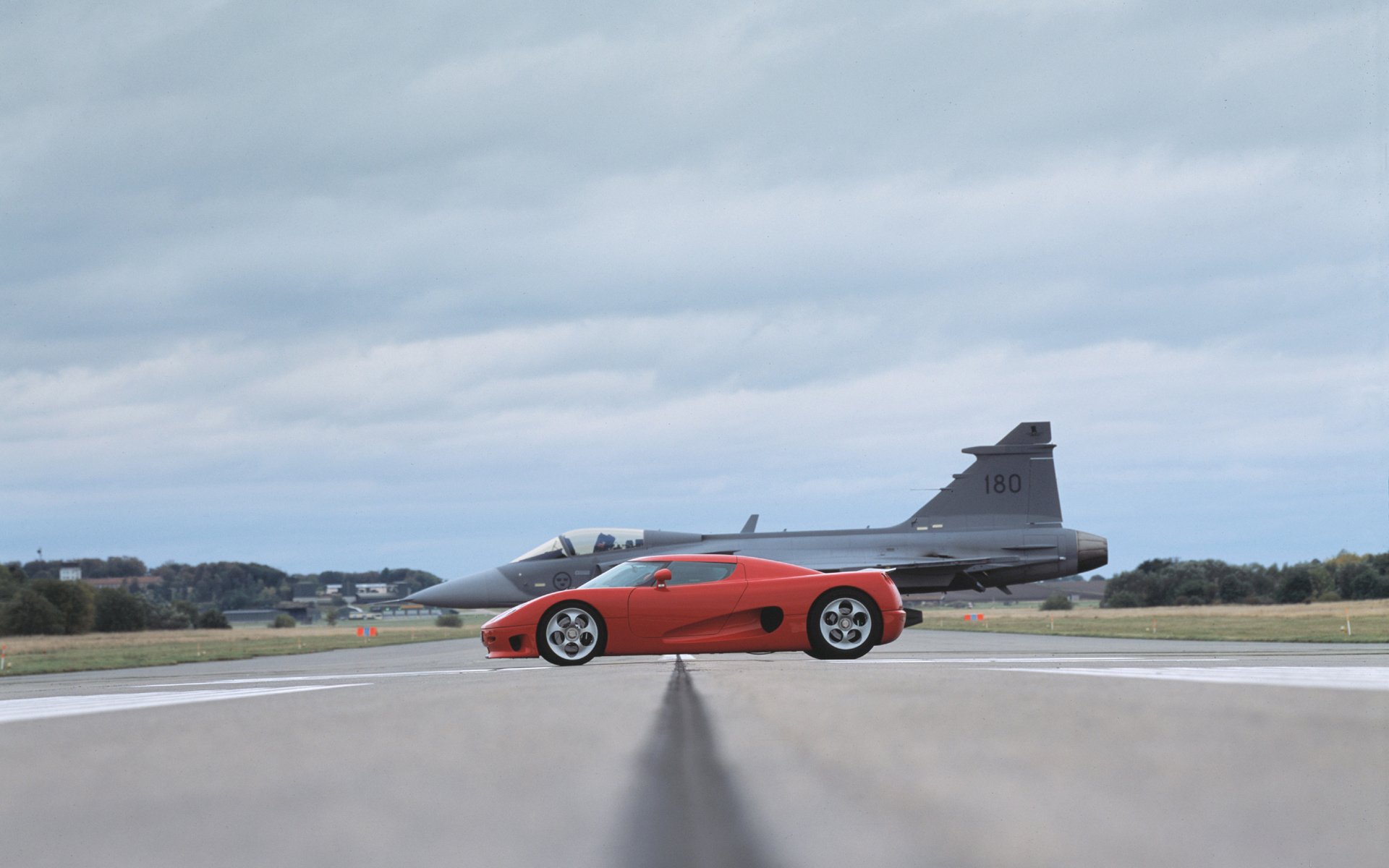 koenigsegg avion rouge