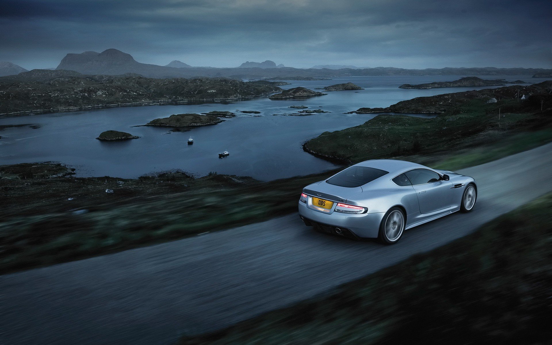 aston martin aston camino gris río