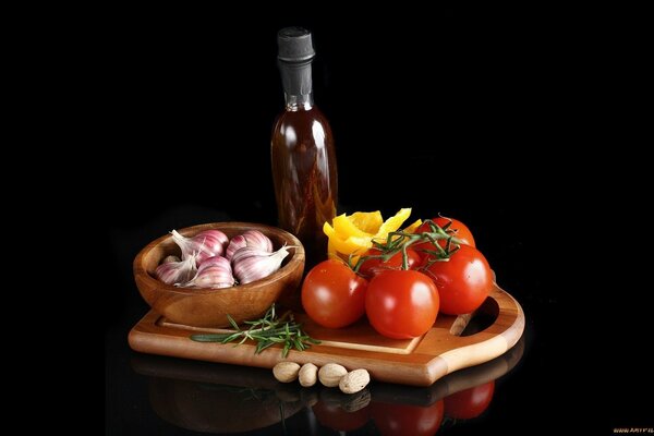 Ingredienti per insalata di pomodoro con aglio