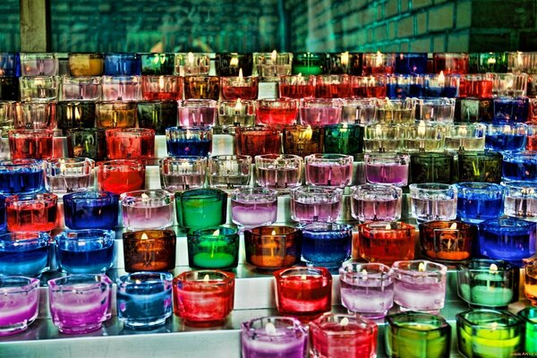 Candele colorate in produzione