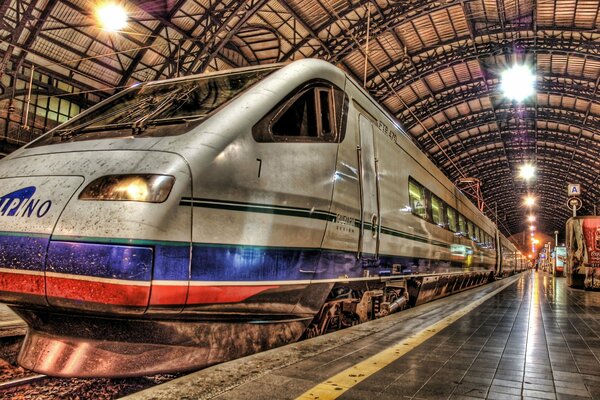 Immagine del treno e di Perón alla stazione ferroviaria