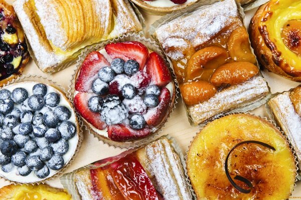 Pâtisseries délicieuses avec des fruits