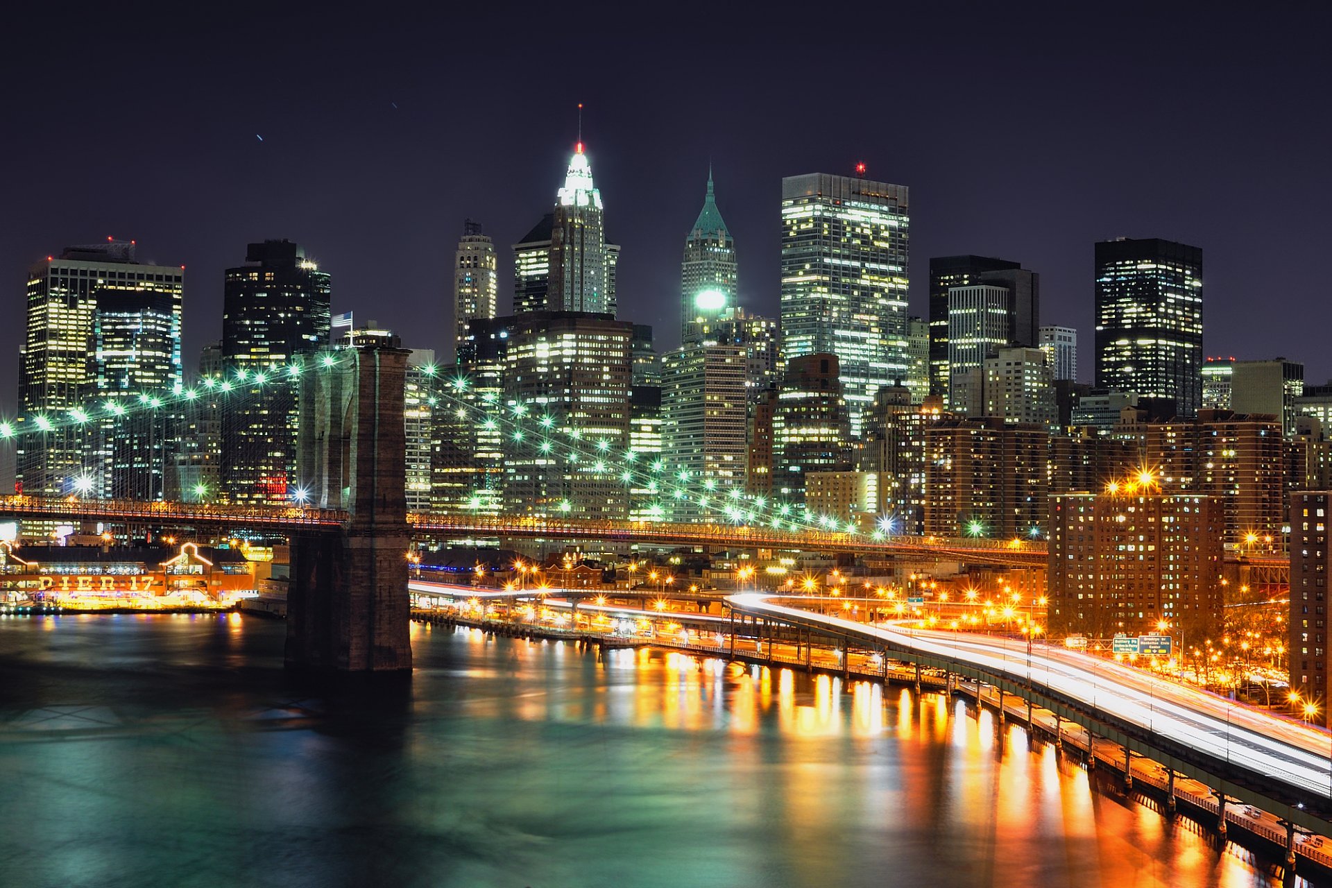 new york city brücke nacht wolkenkratzer lichter