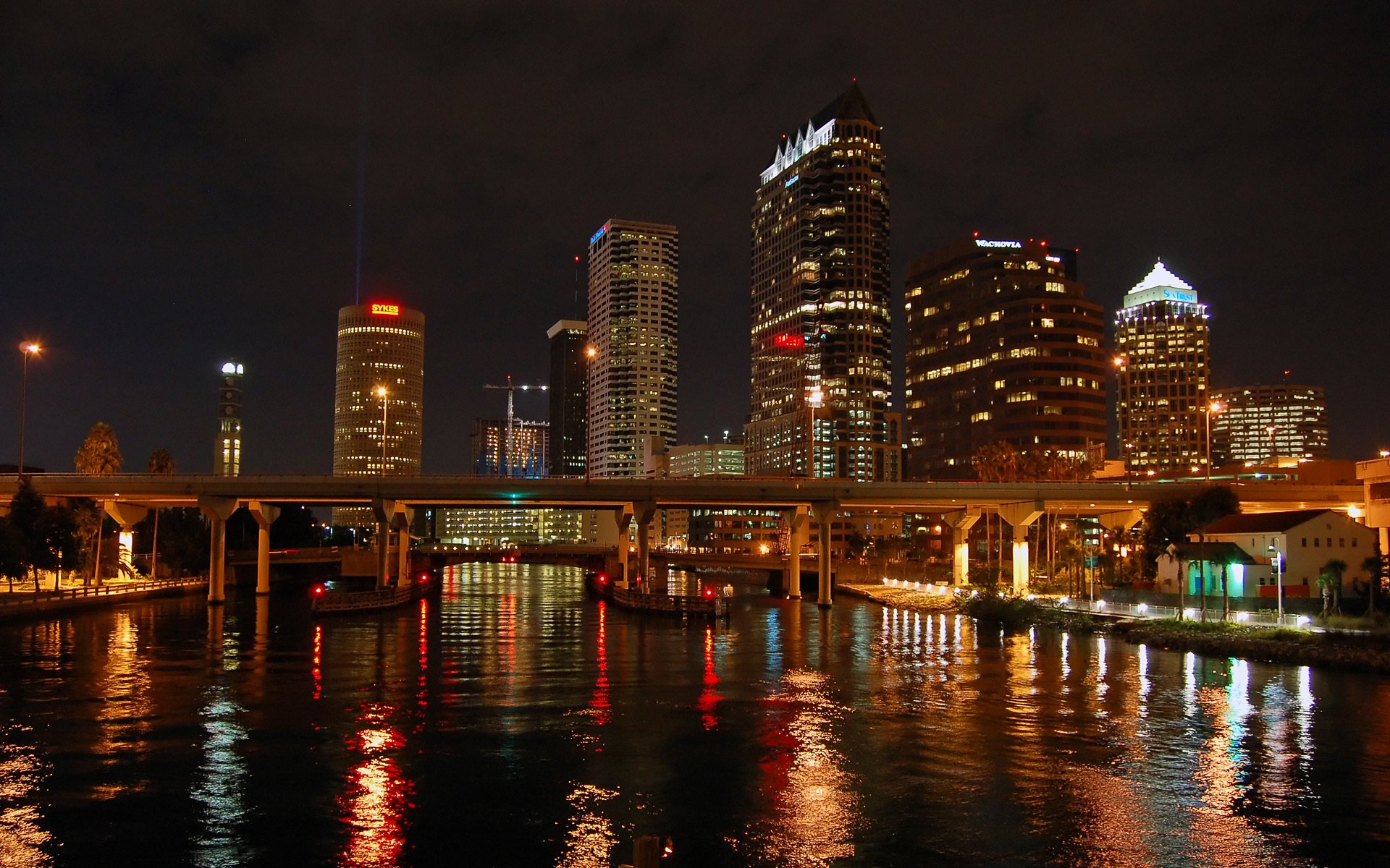 noche ciudad linternas