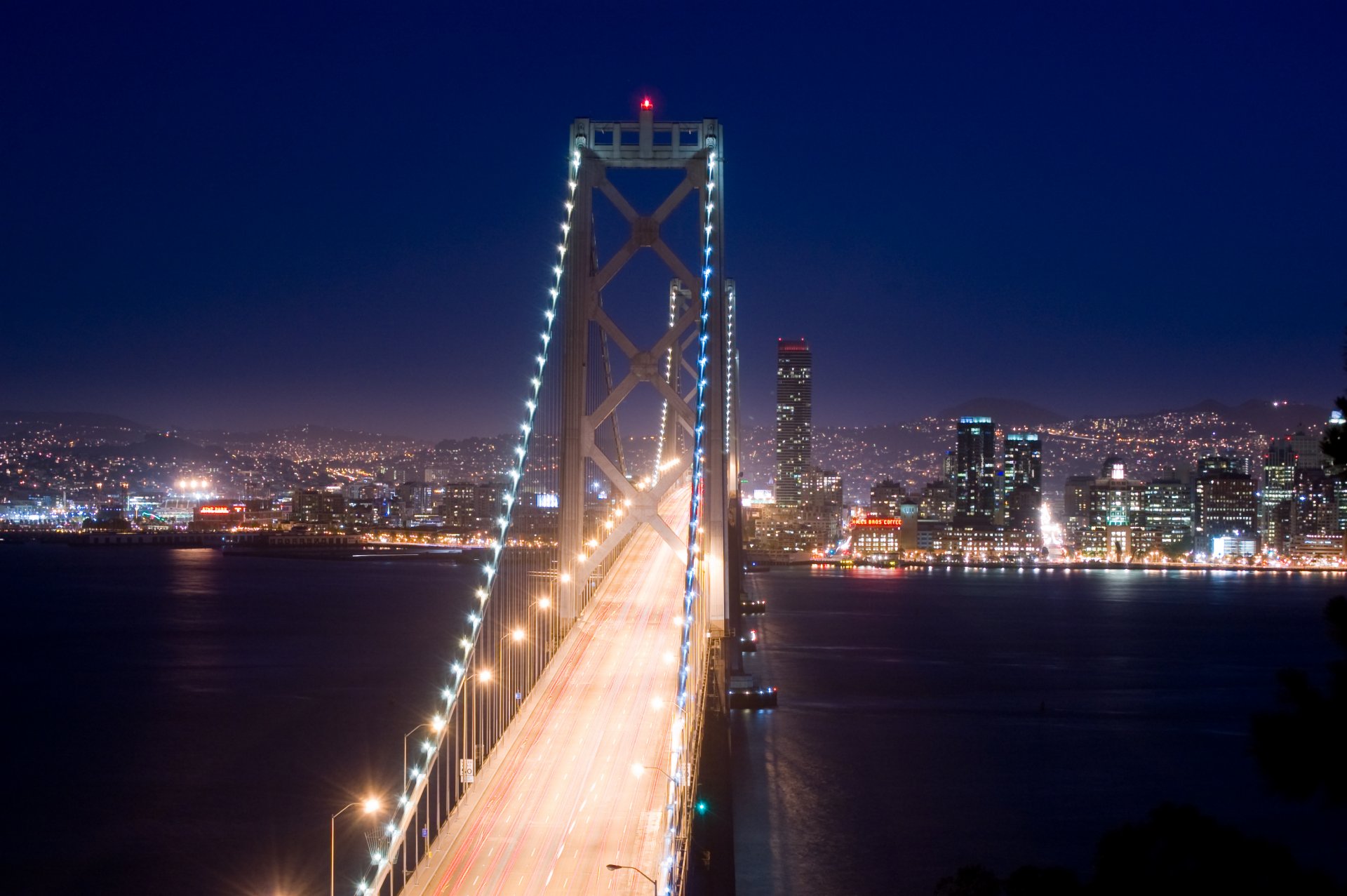 ponte fiume notte luci