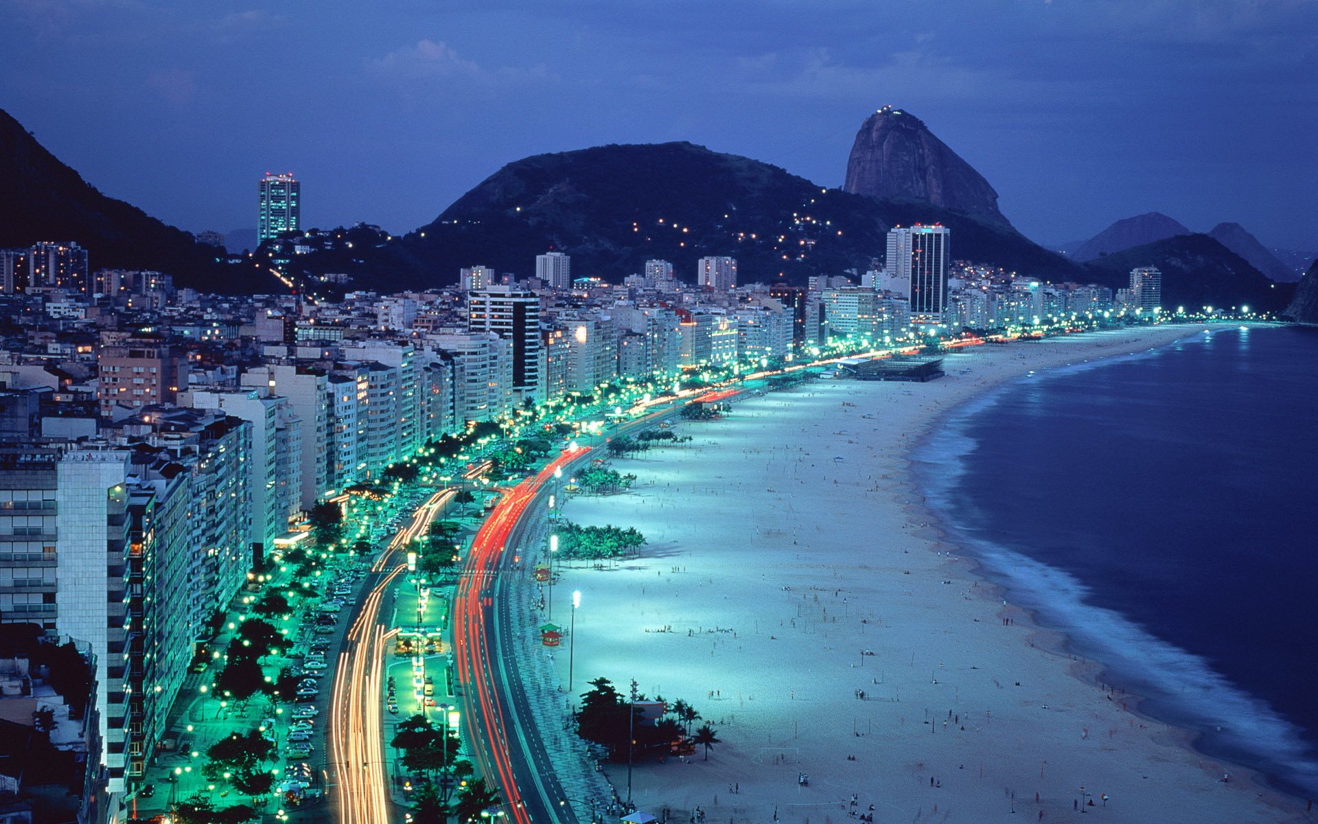 spiaggia sera luci rio de janeiro