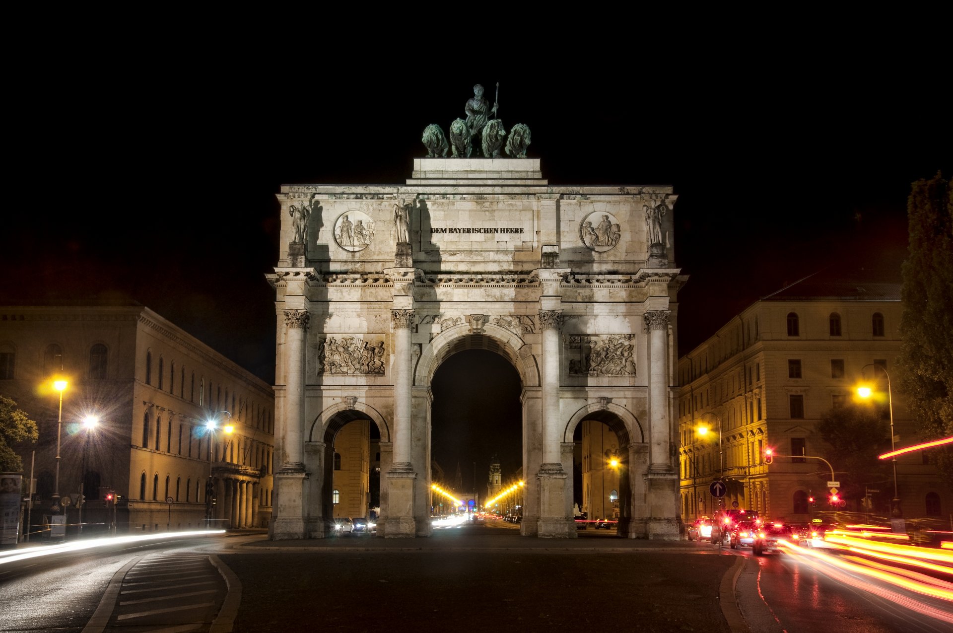 iegestor мюнхен ночь здания дорога машины фонари