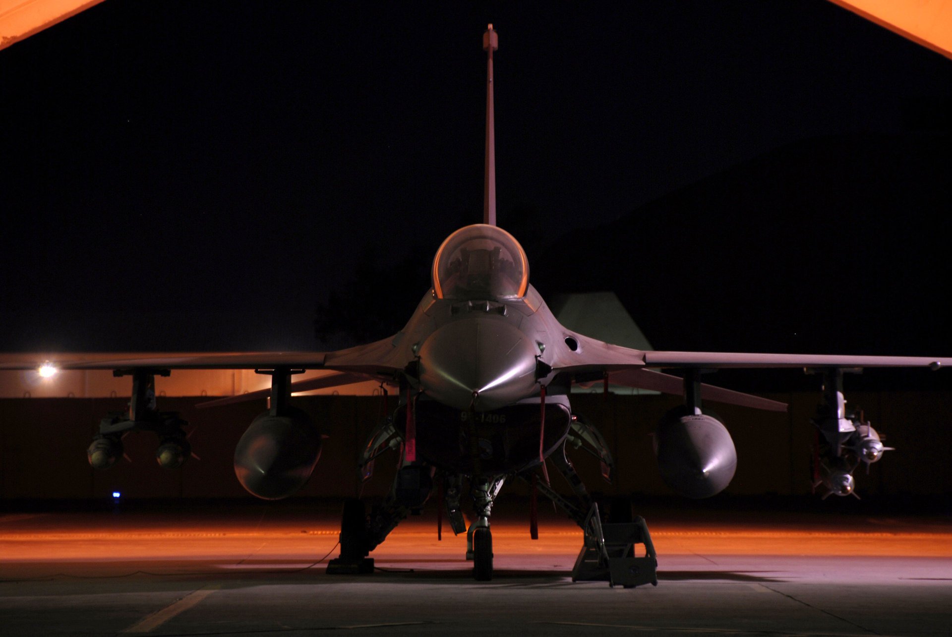 general caza dynamics f-16 falcon fighting