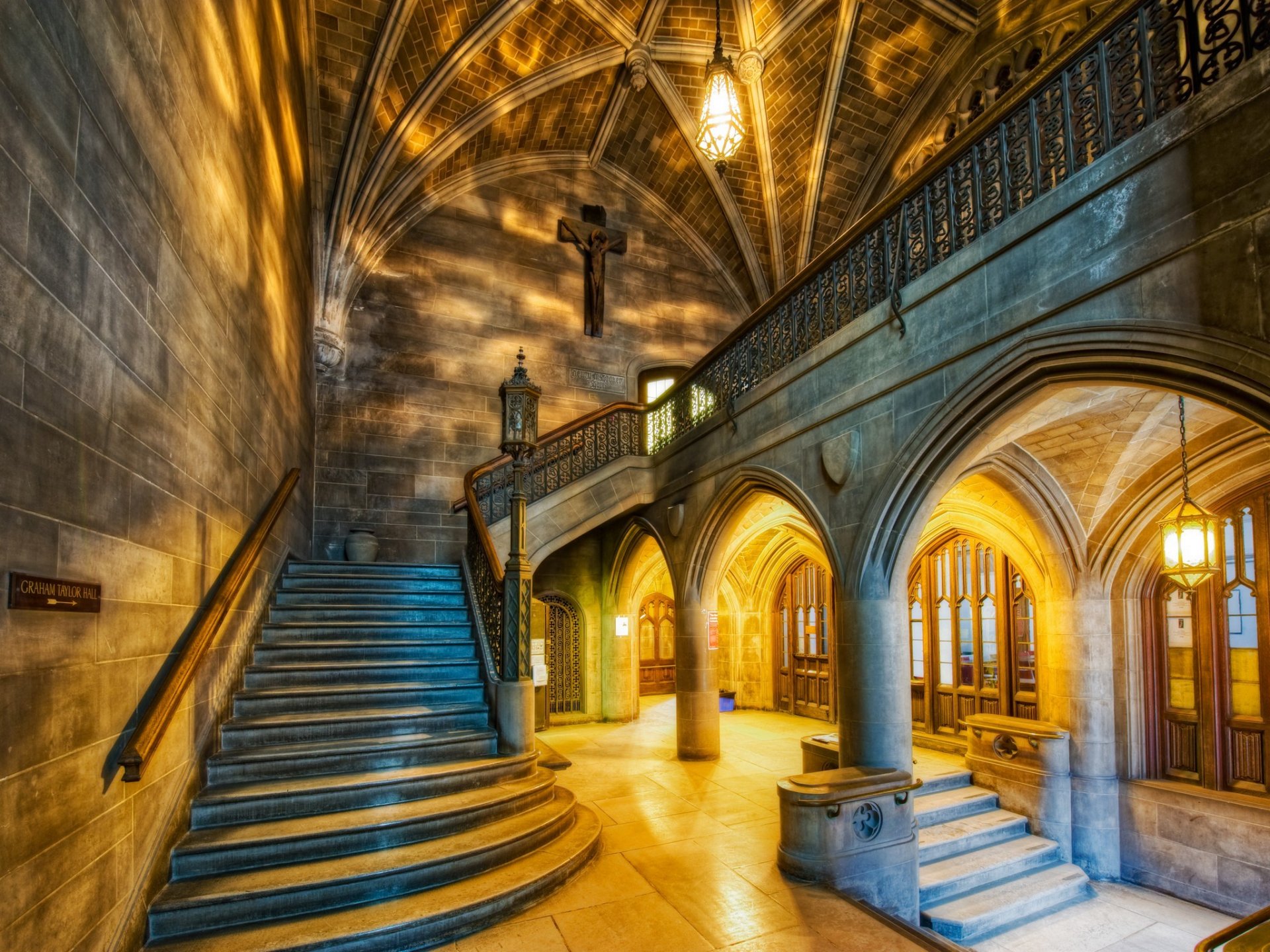 triomphe hdr church stair