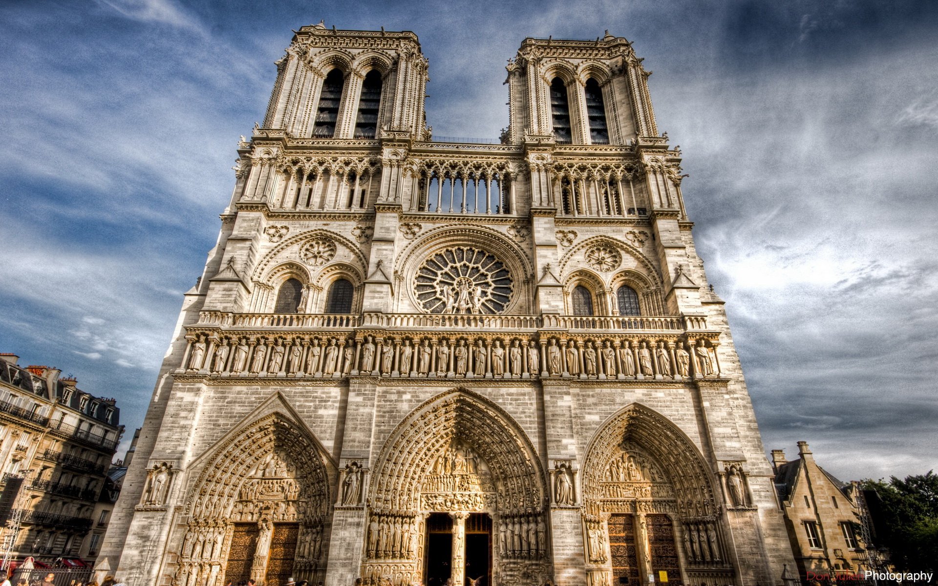 notre dame niebo chmury