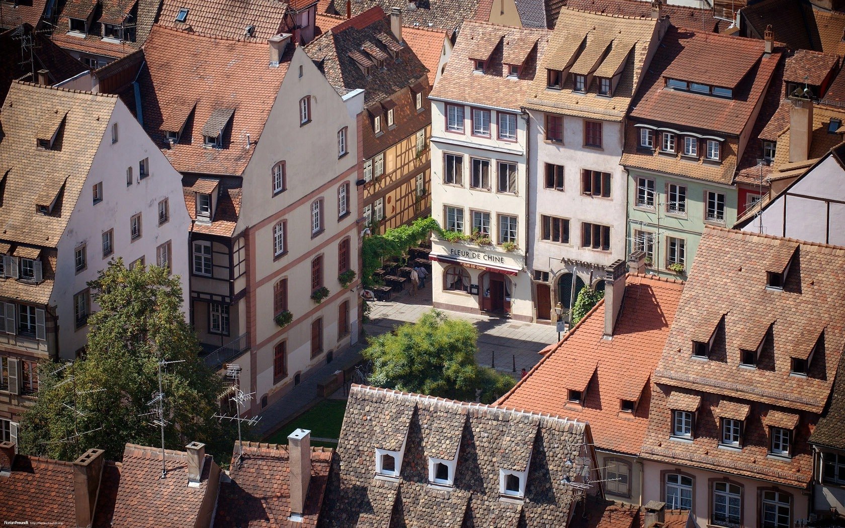 toits maisons fenêtres