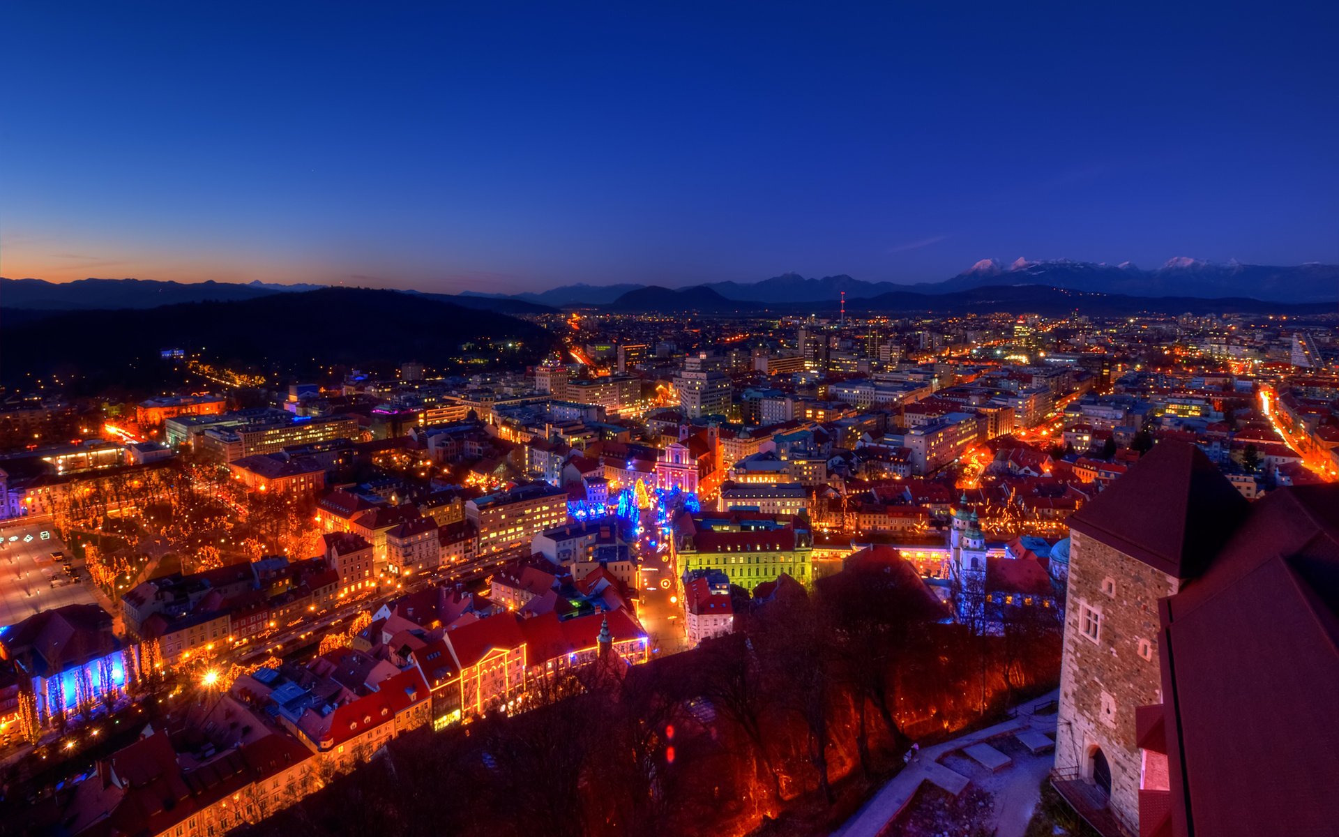 crepúsculo casas montañas castillo noche luces alpes