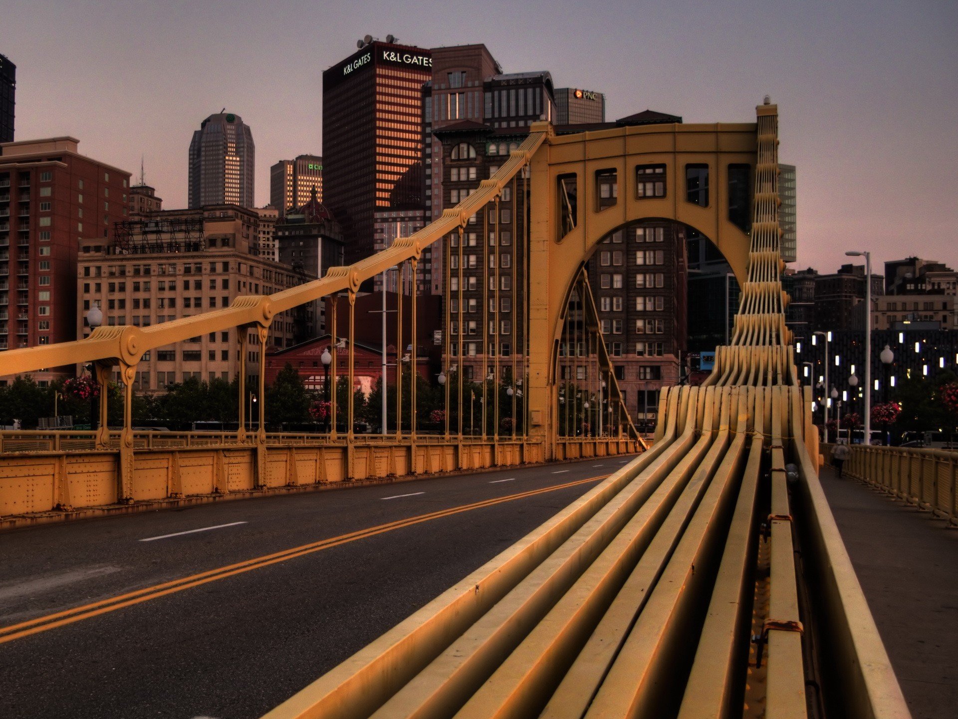 puente camino edificios