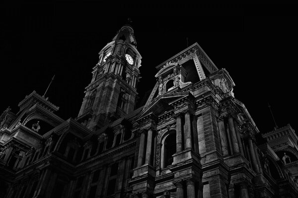 Capilla de estilo gótico en blanco y negro