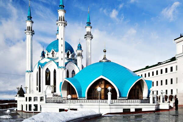 Kazan mosque people square