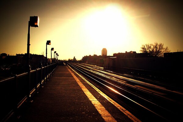 Coucher de soleil sur le gâteau de la gare