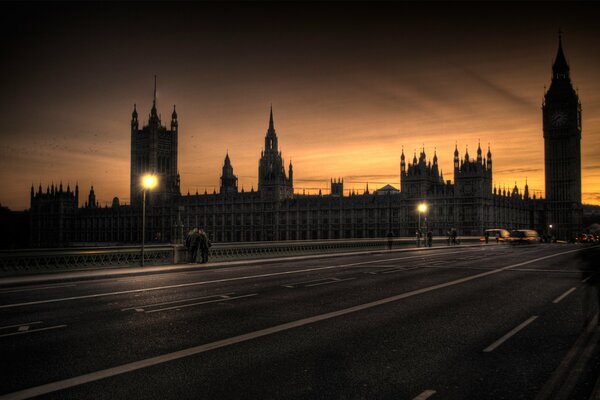 People on London s Night Bridge