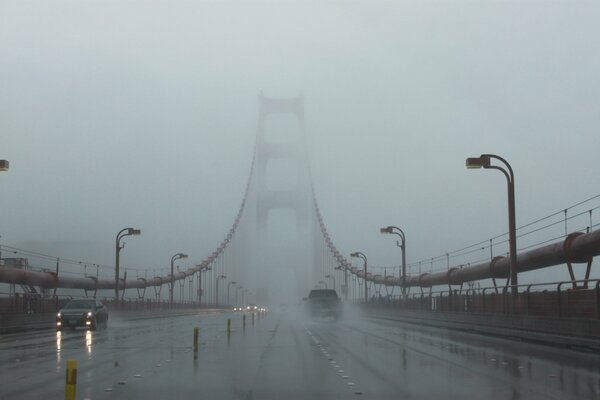 Journée froide et brumeuse sur le pont