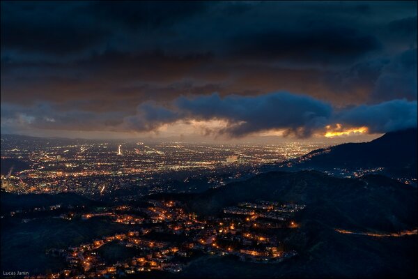 Nuages sur la Californie du soir