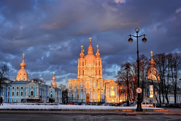 Cathédrale de Smolny, au soleil couchant