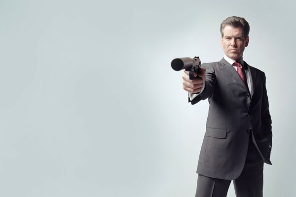 Carta da parati grigia Pierce Brosnan