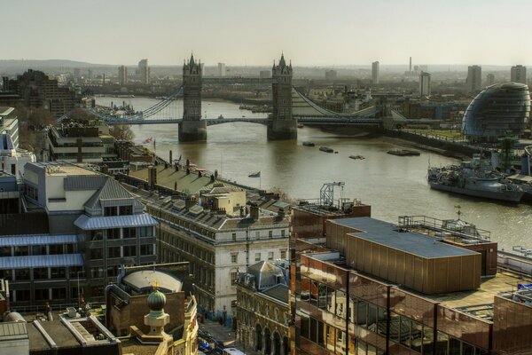 Atemberaubende Brücke in London