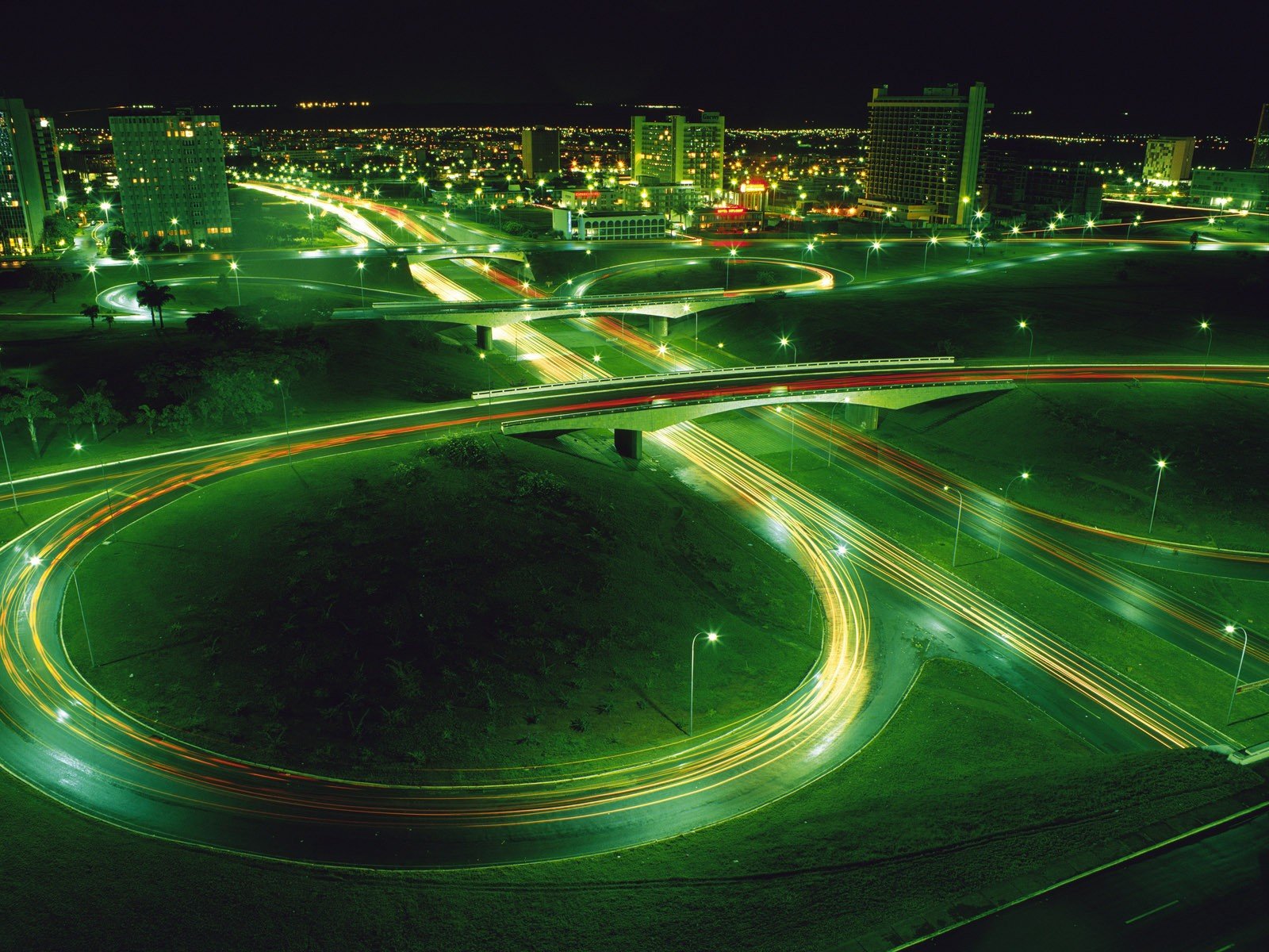 road green rotation bridge night light