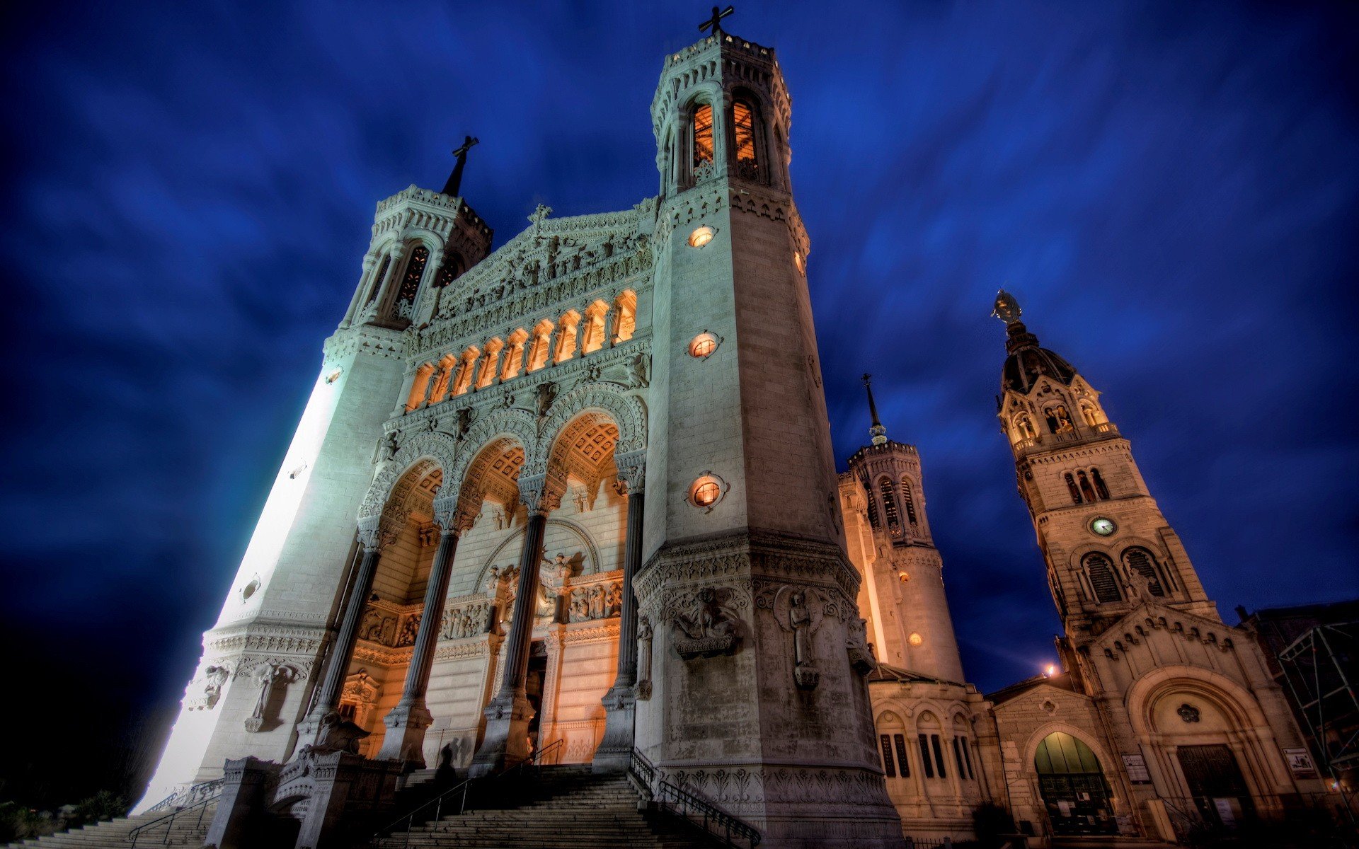 iglesia luz noche