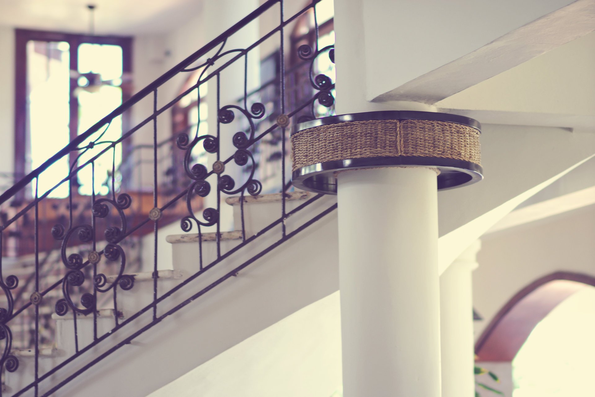 escalier colonne maison