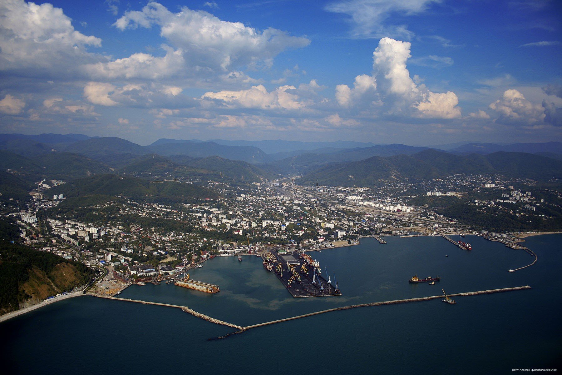 tuapse meer schiffe häuser