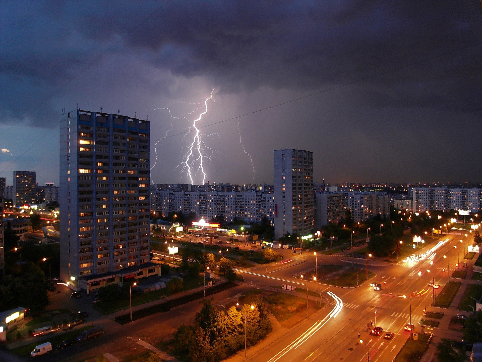 москва молния дома дорога огни вечер