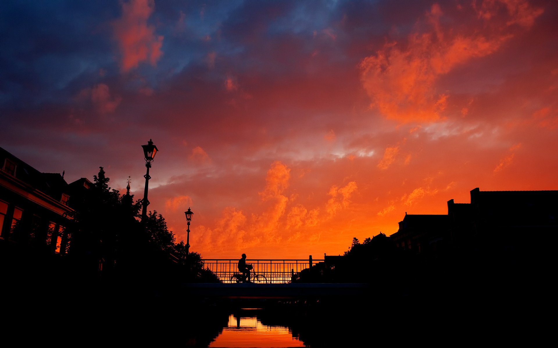 coucher de soleil pont cycliste