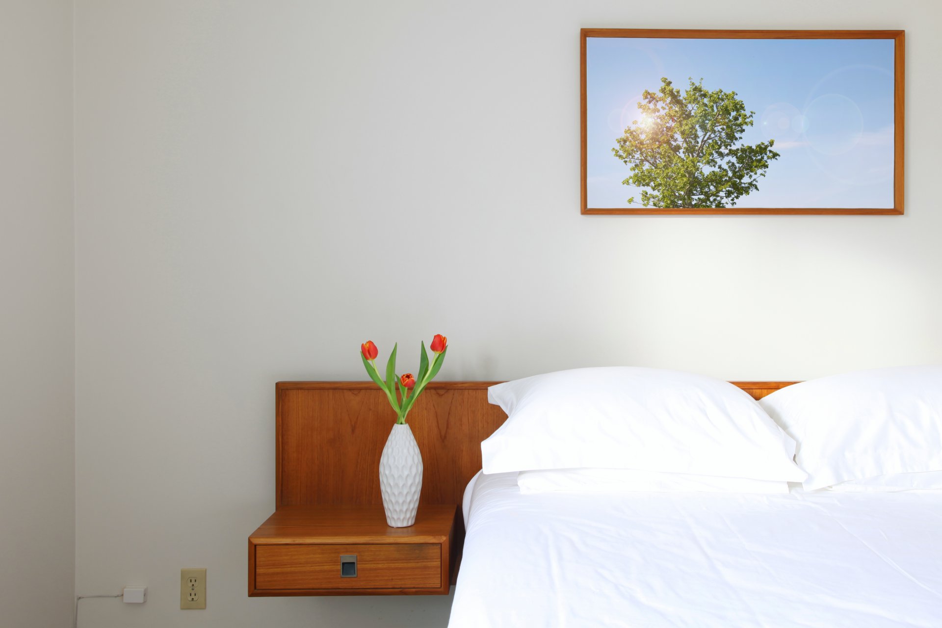 bed vase bedside table flowers tulips red photo photo socket