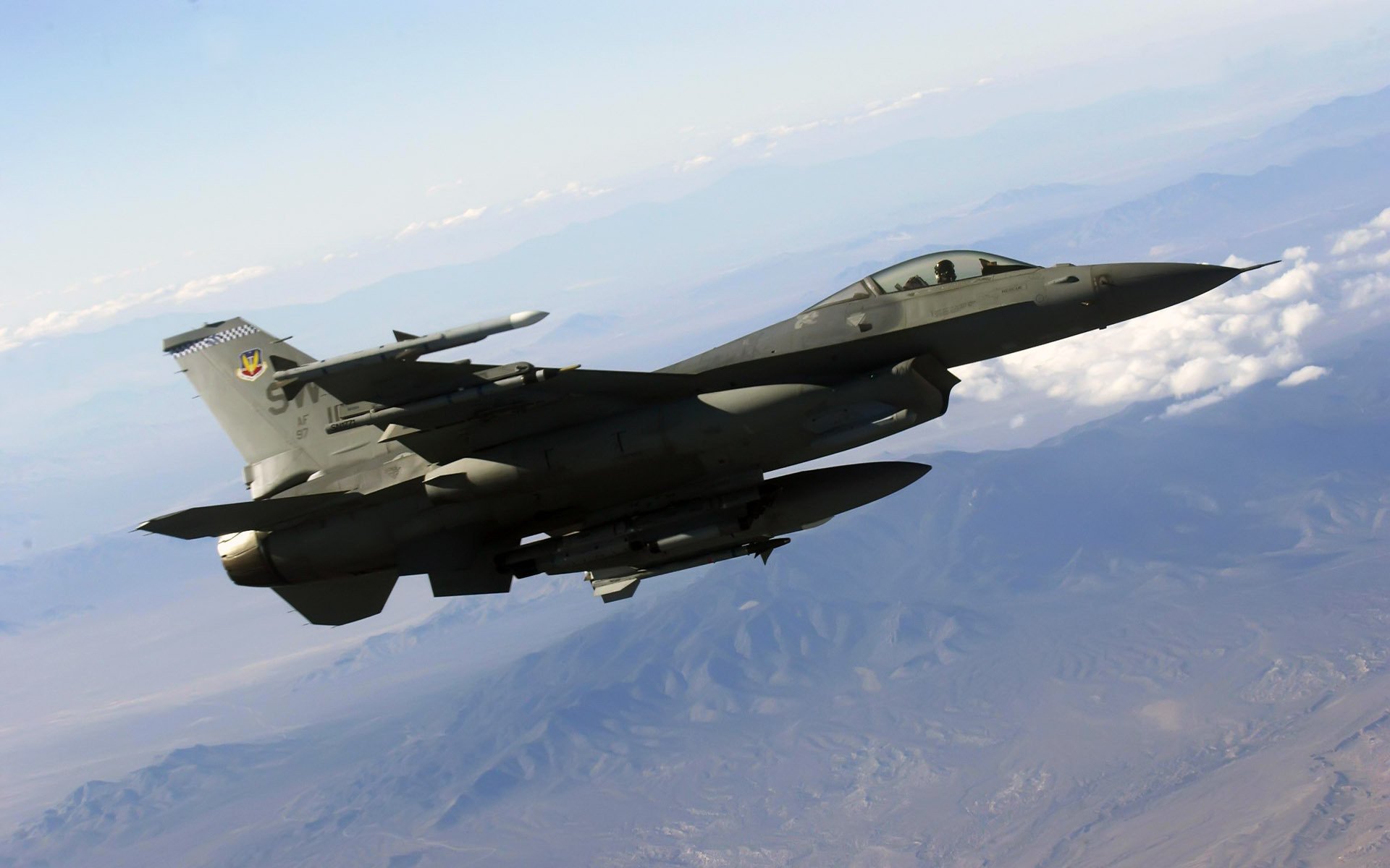 f-16 berge fliegen wolken himmel