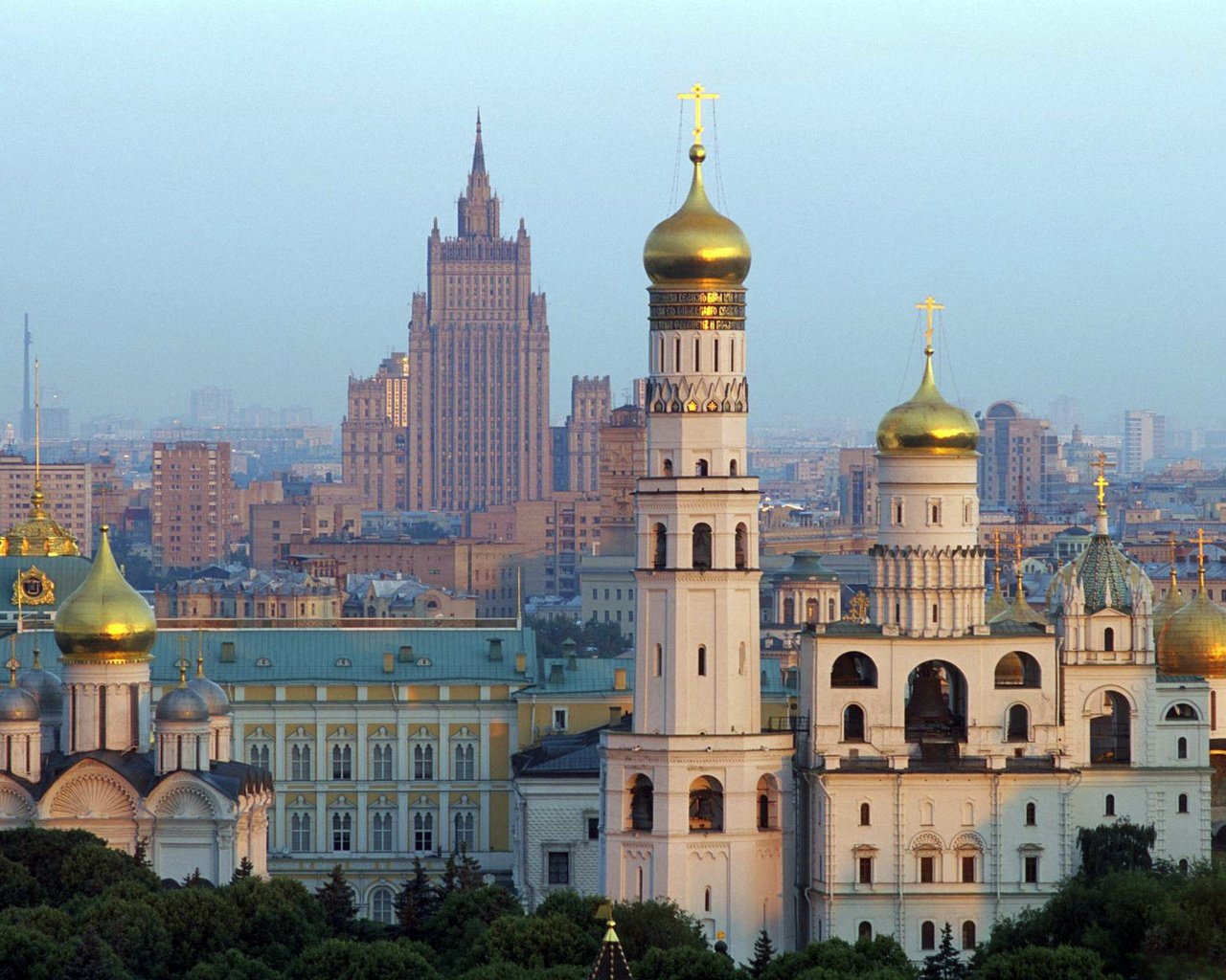 moscow cathedral skyscraper