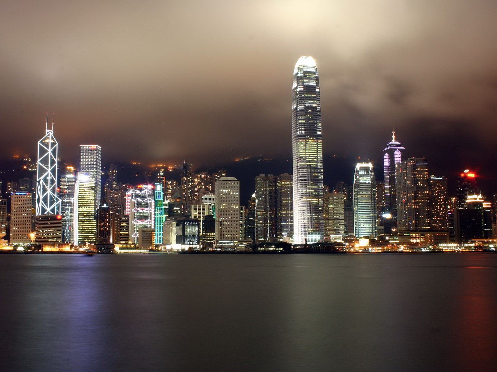 lumières nuit gratte-ciel hong kong