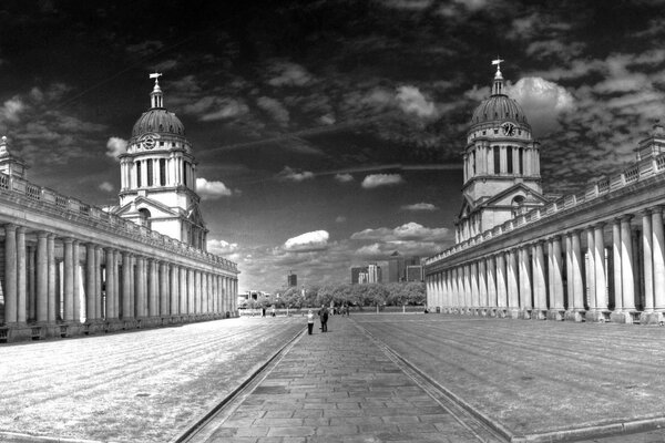 Black and white image of a square surrounded by buildings on both sides