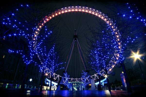 Ferris wheel in the night city