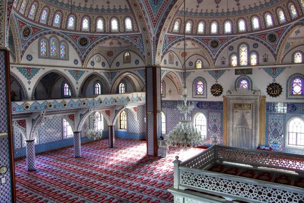 Architectural arch with columns in a Turkish mosque