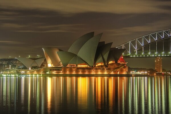 Una vista elegante del edificio del teatro de Sydney