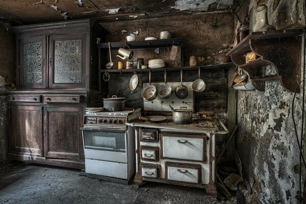 Cocina antigua en una casa no residencial